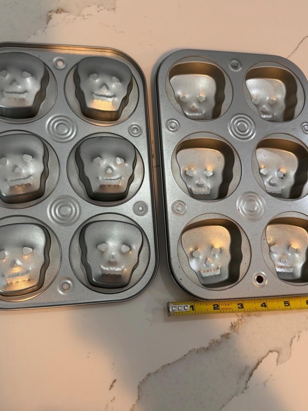 2 Skull-Shaped Nonstick Muffin Tin Pan